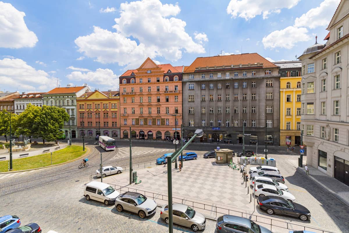 Senovazne namesti