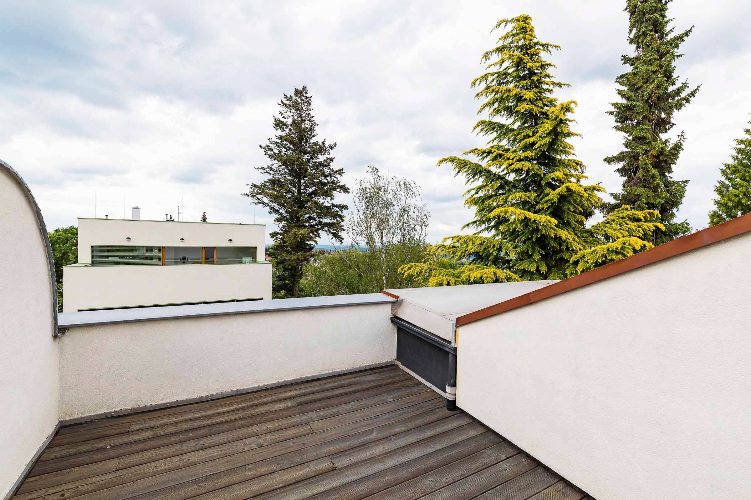 Semi-detached house U pate baterie