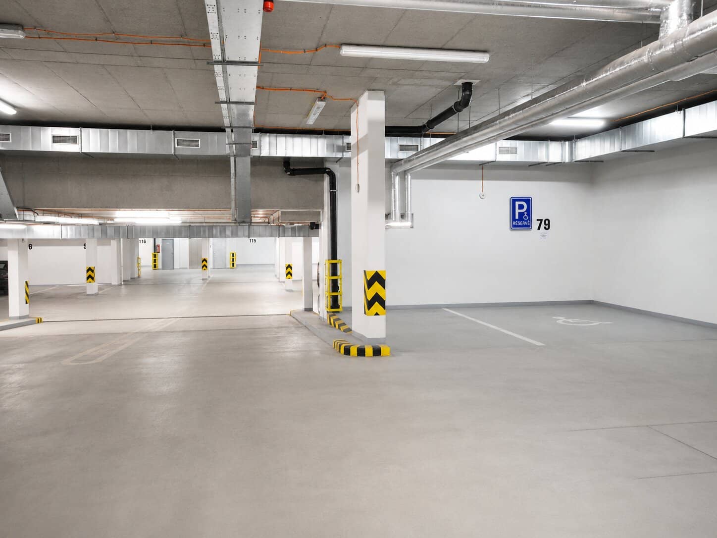 Garage Parking Space Italska