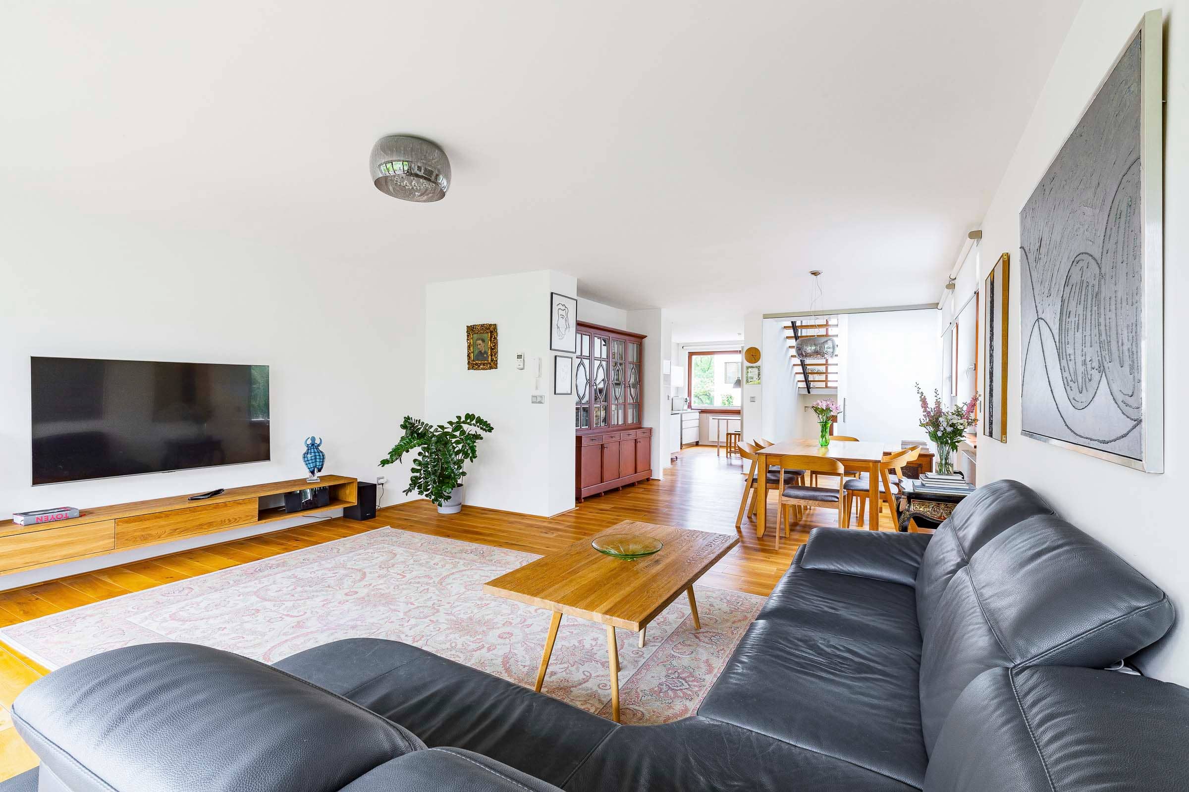 Semi-detached house U pate baterie