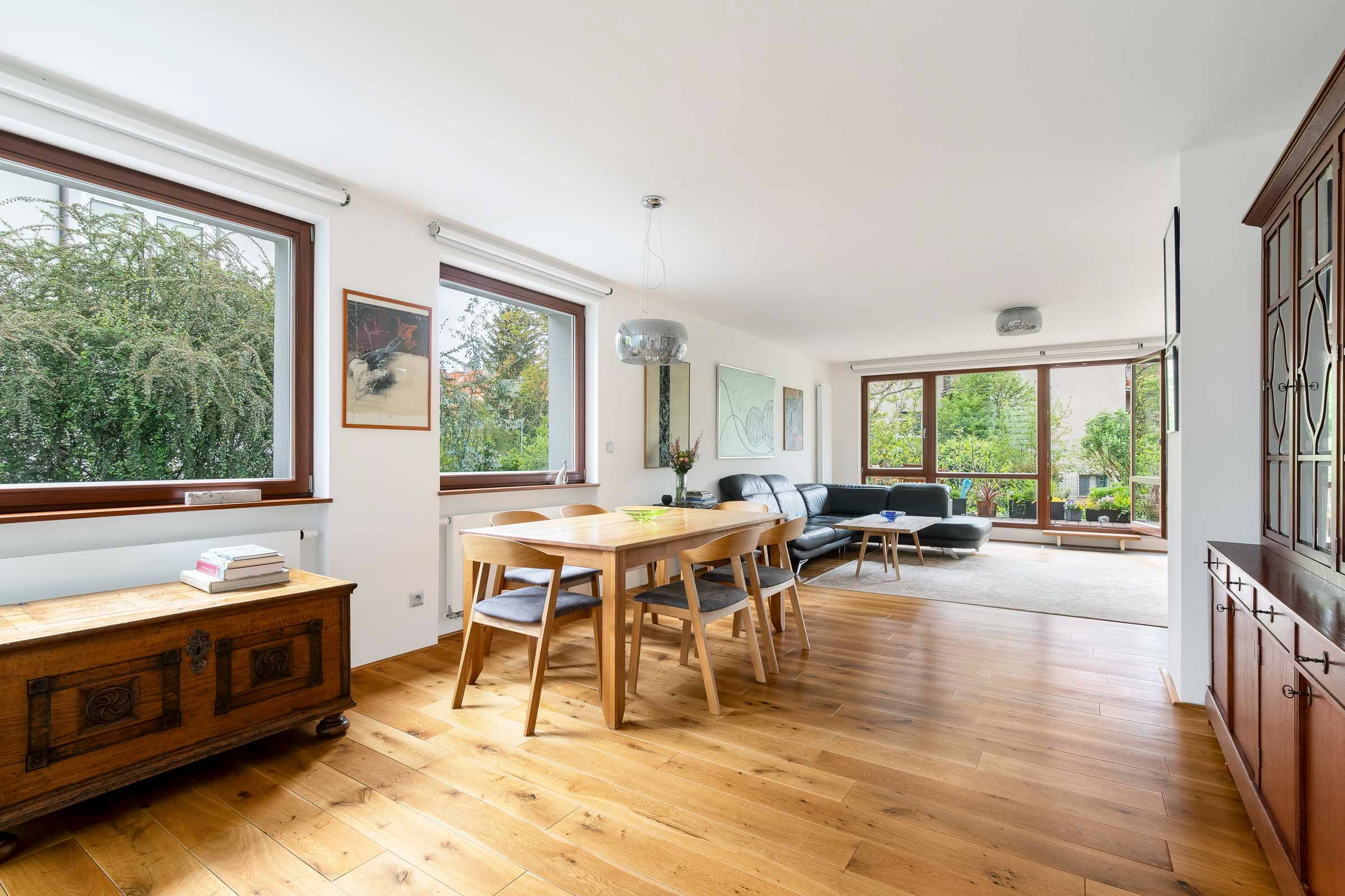 Semi-detached house U pate baterie