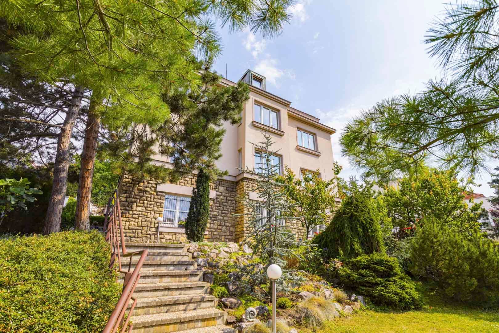 Apartment Pomezni