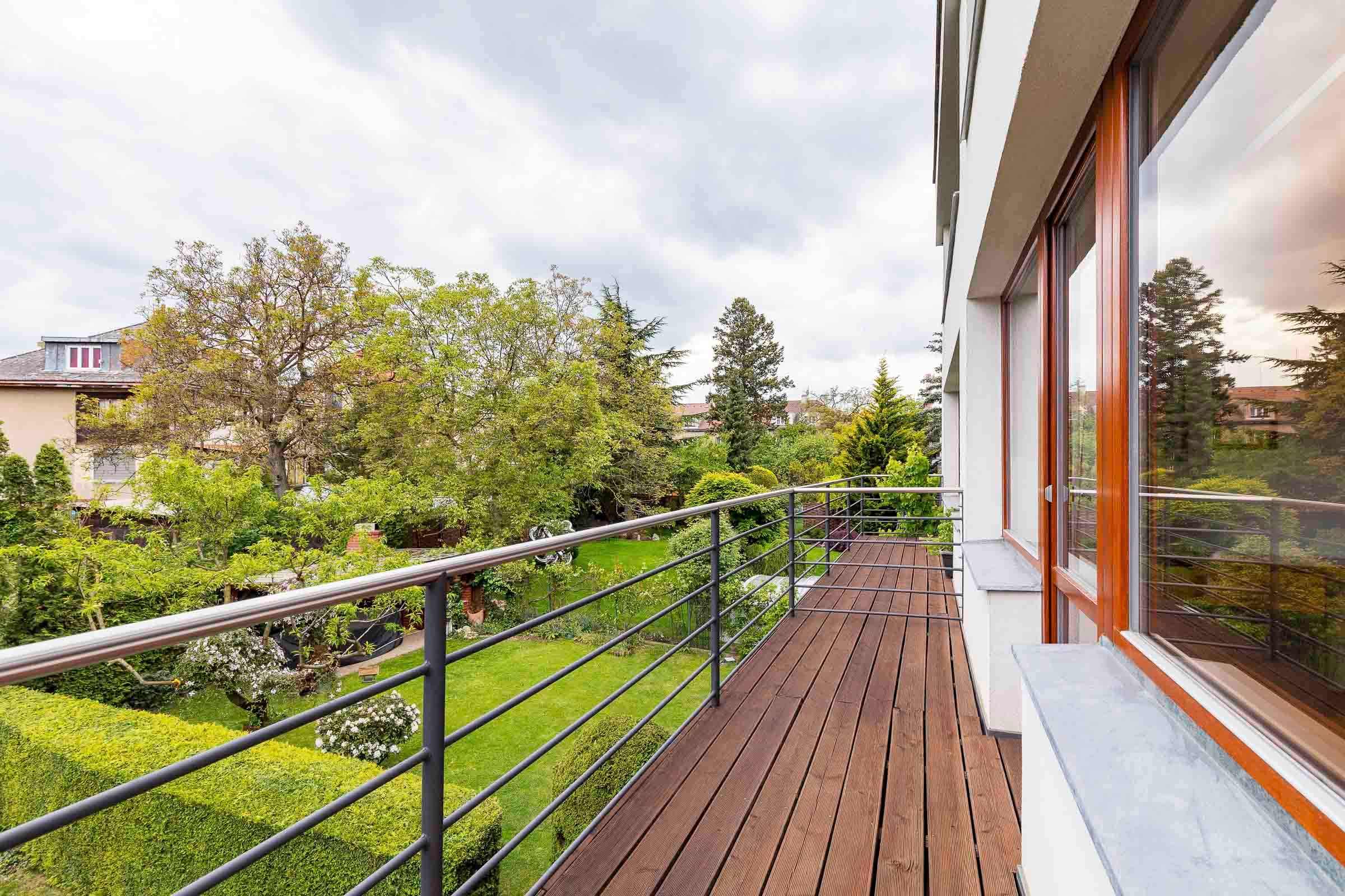 Semi-detached house U pate baterie