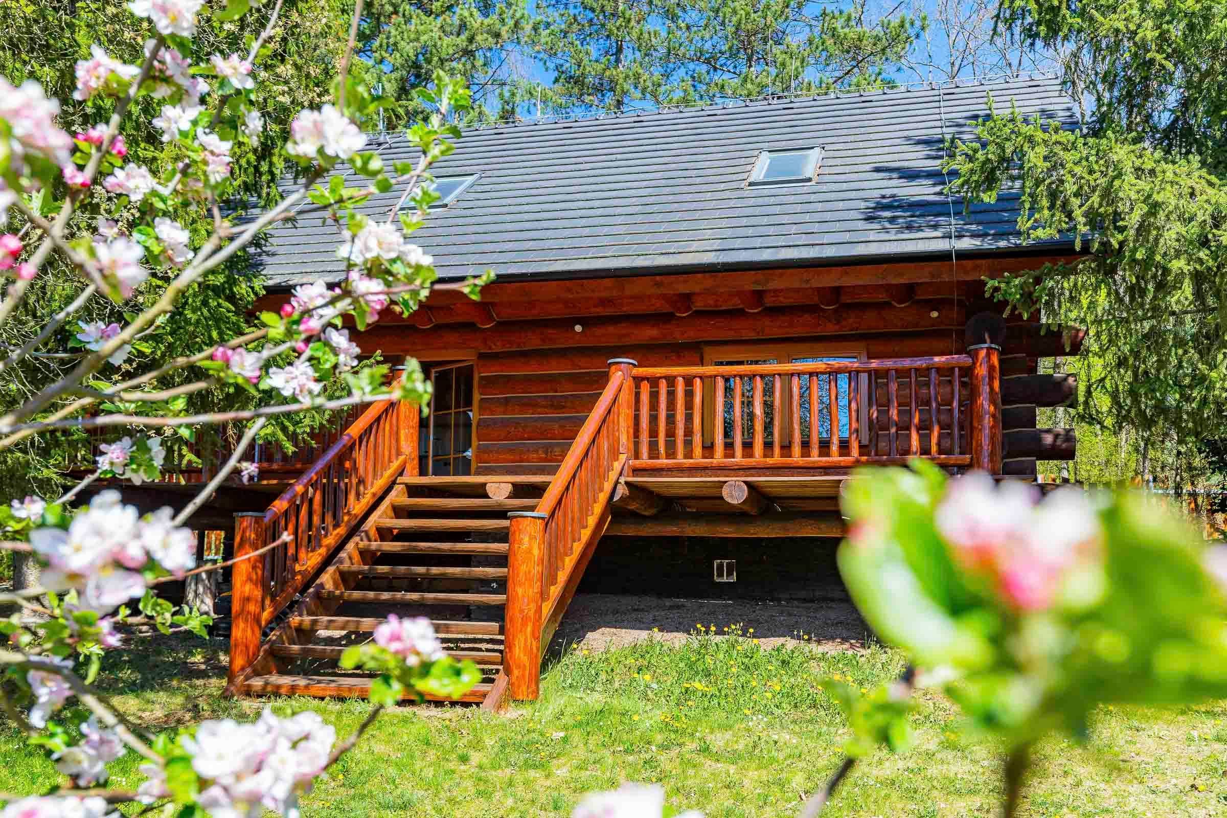 Log cabin Nenacovice