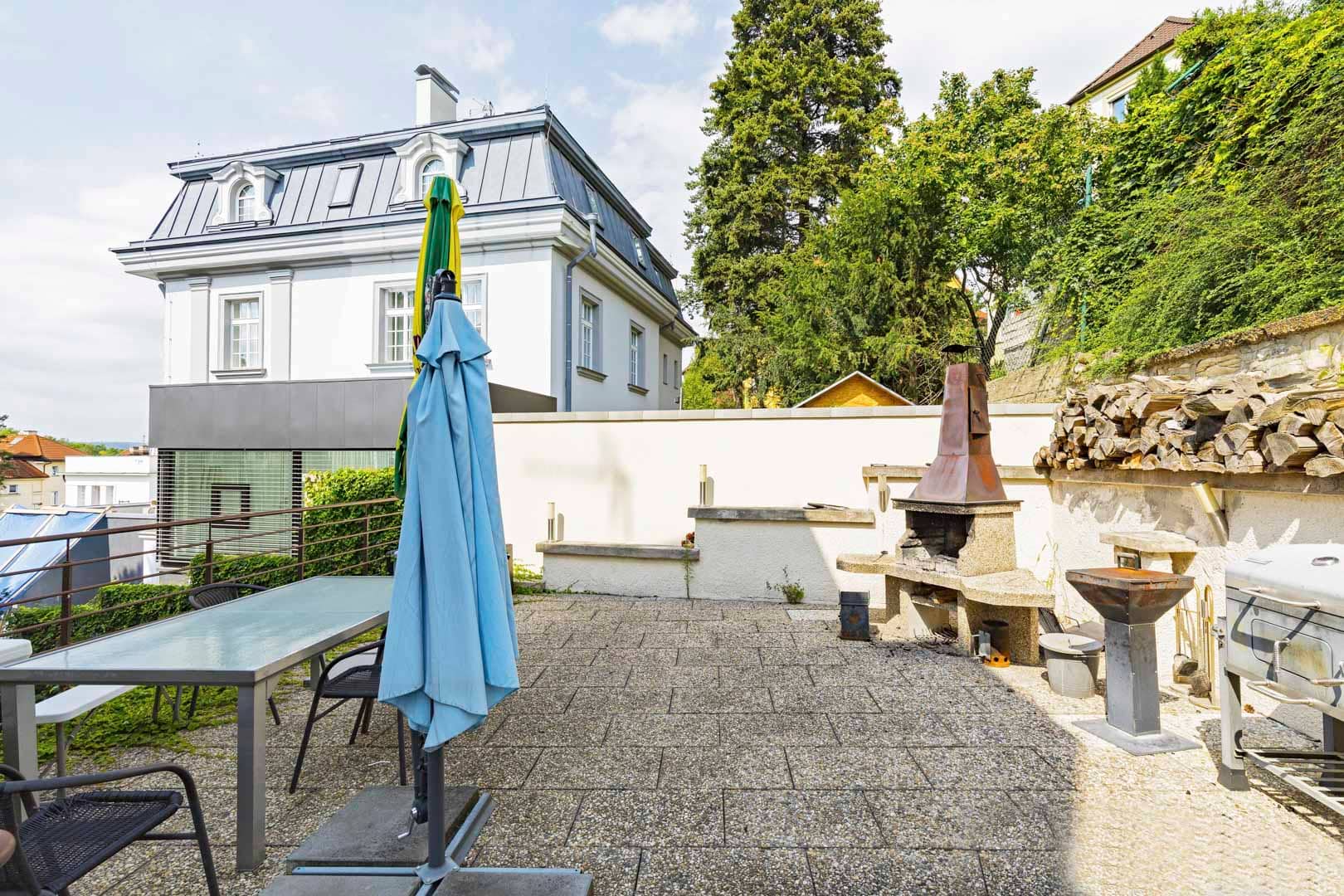 Apartment Pomezni