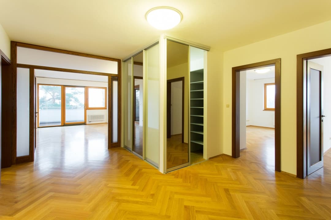 Gallery item 7