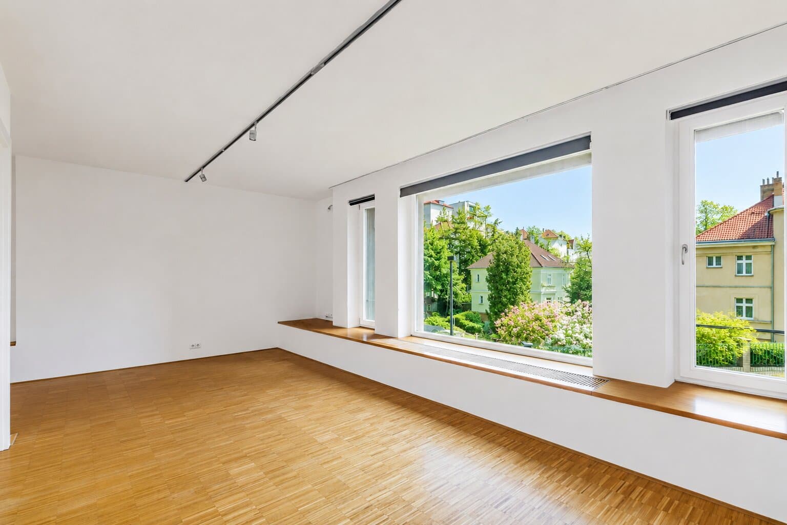 Gallery item 7