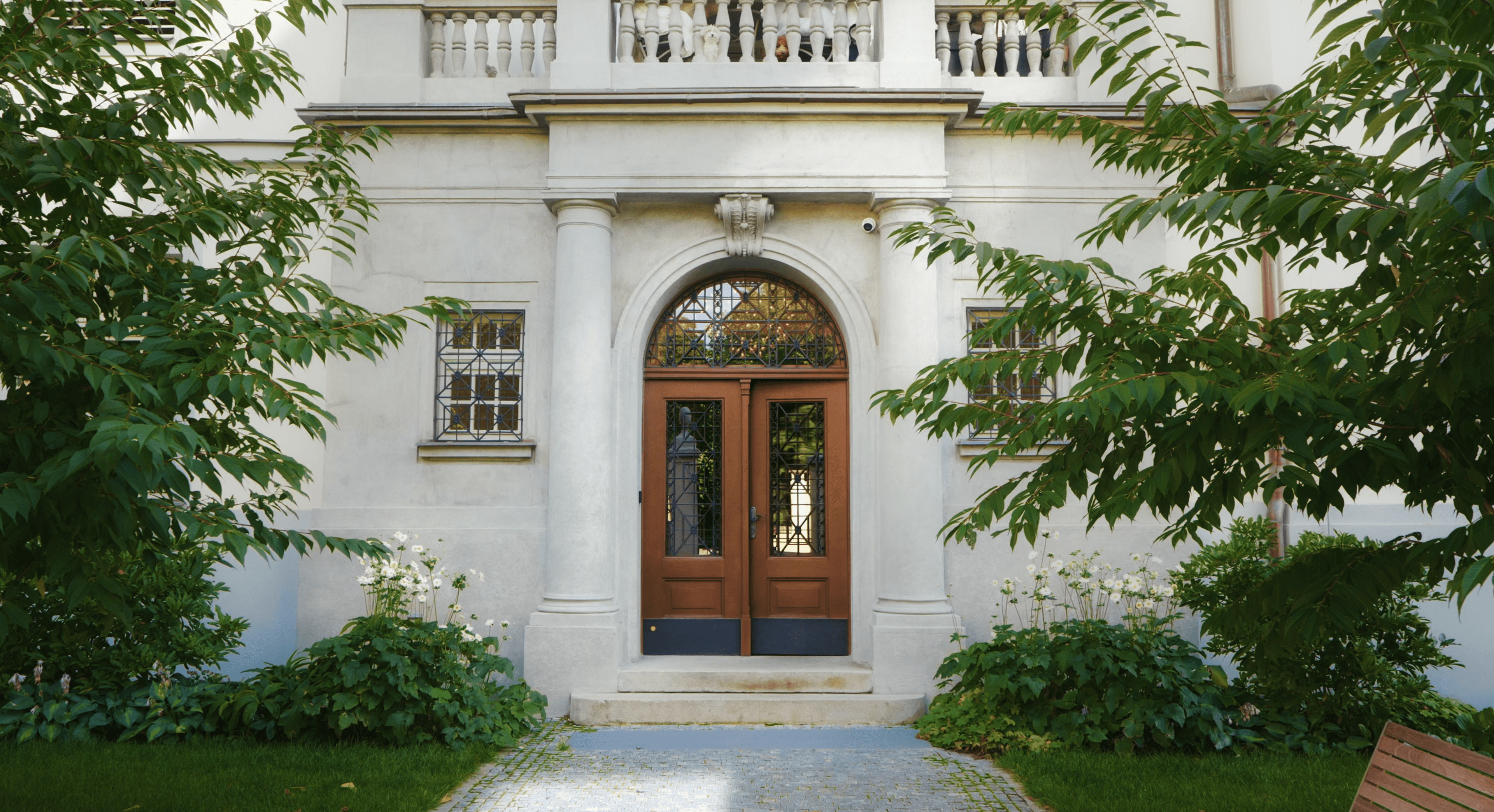 Spojujeme lidi a nemovitosti více než 33 let