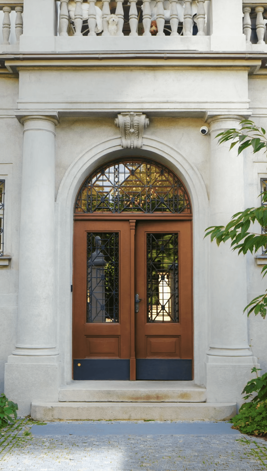 Spojujeme lidi a nemovitosti více než 33 let